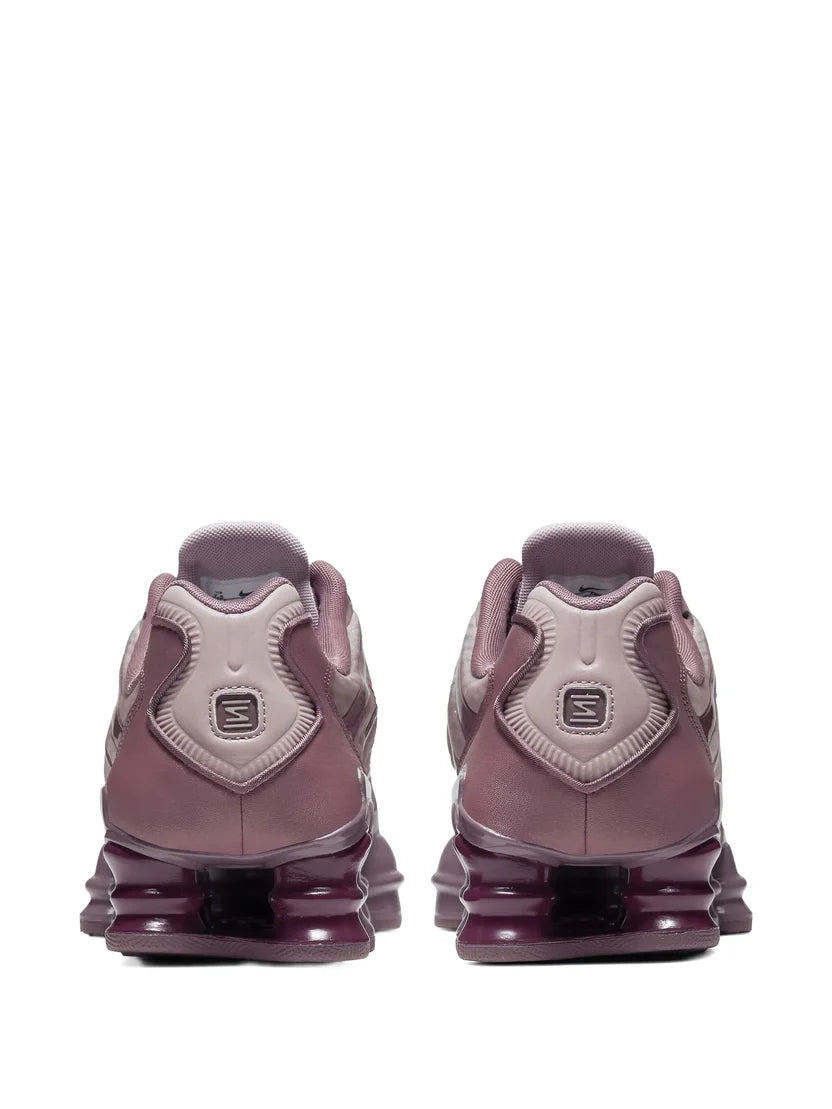 Nike Shox TL – Iconic Cushioning & Futuristic Streetwear Style