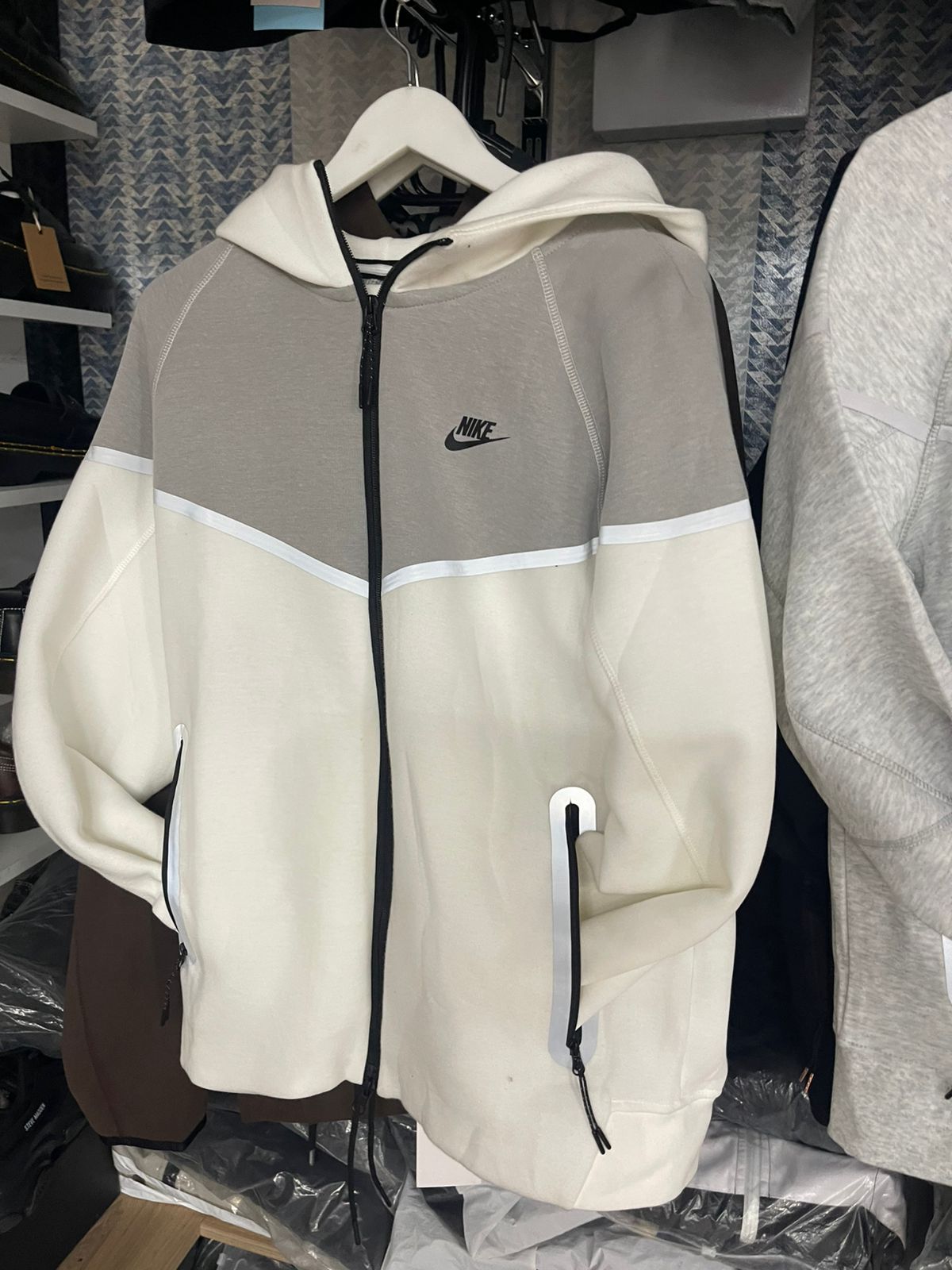 Nike Tech Fleece Tracksuit – Cream/Grey